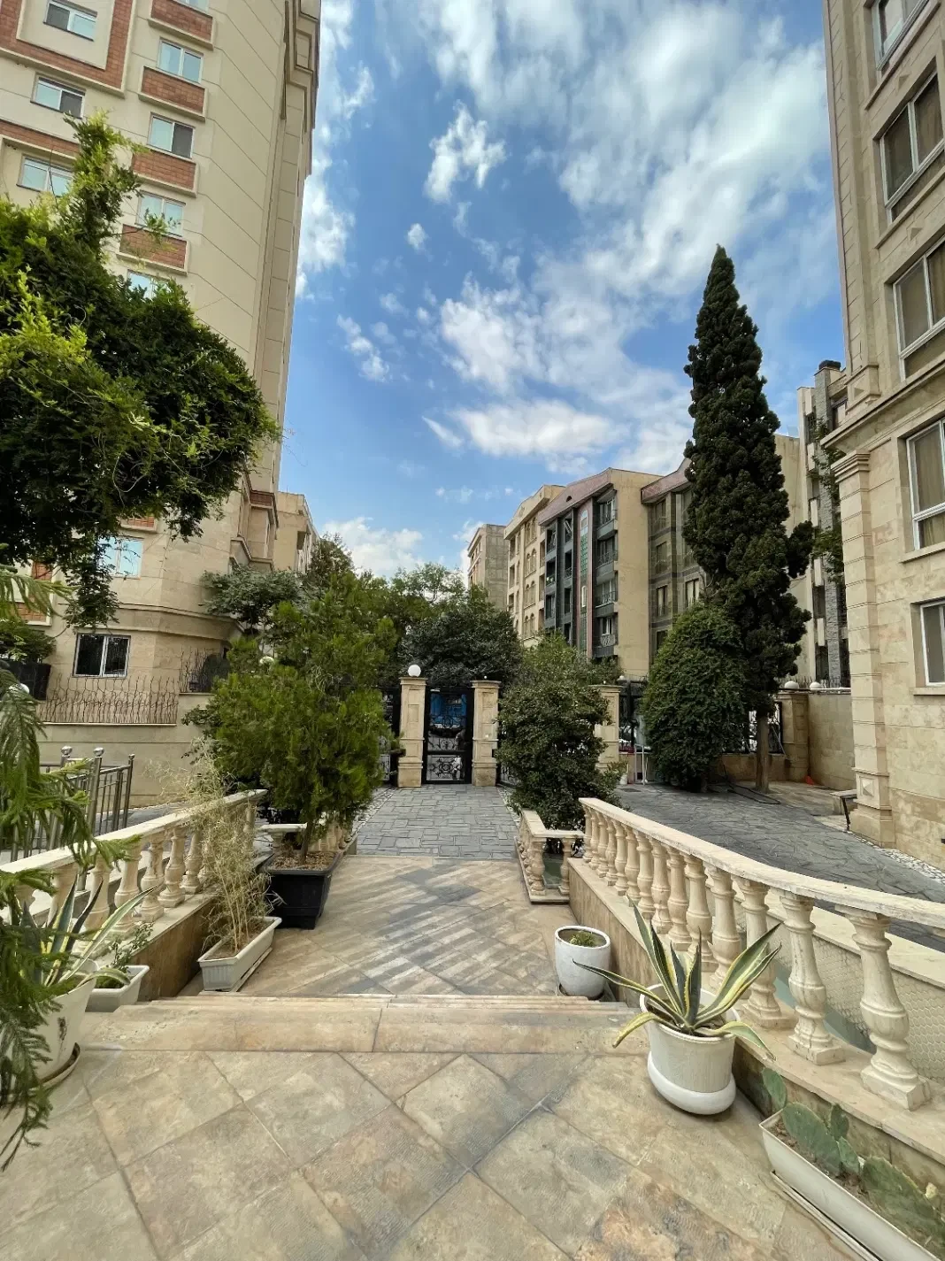 رهن و اجاره آپارتمان 130 متری در ازگل