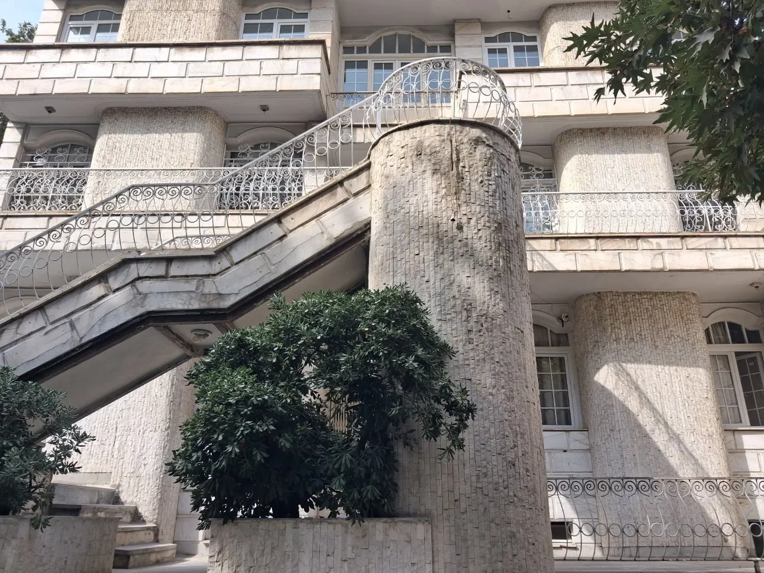رهن و اجاره آپارتمان 200 متری در اوین