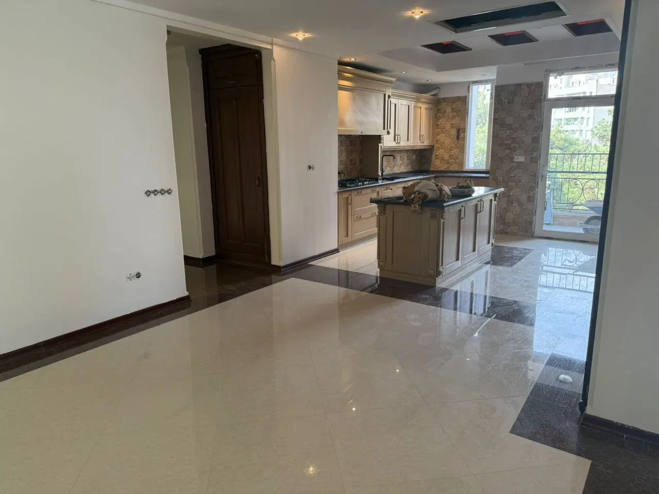 فروش آپارتمان 215 متری در اقدسیه